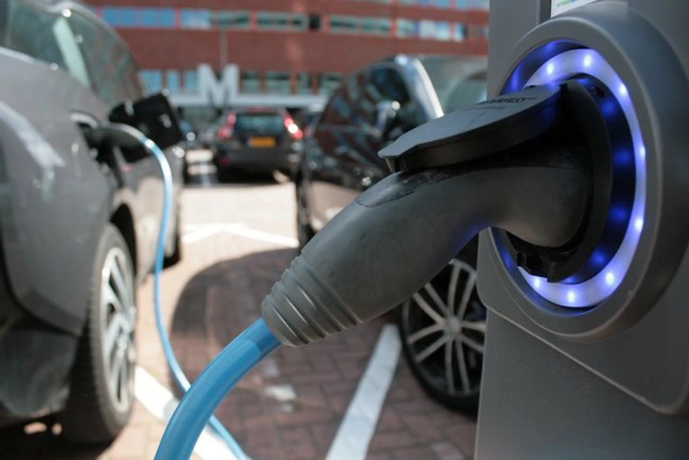 Ladesäule zum Laden eines Elektrofahrzeugs.