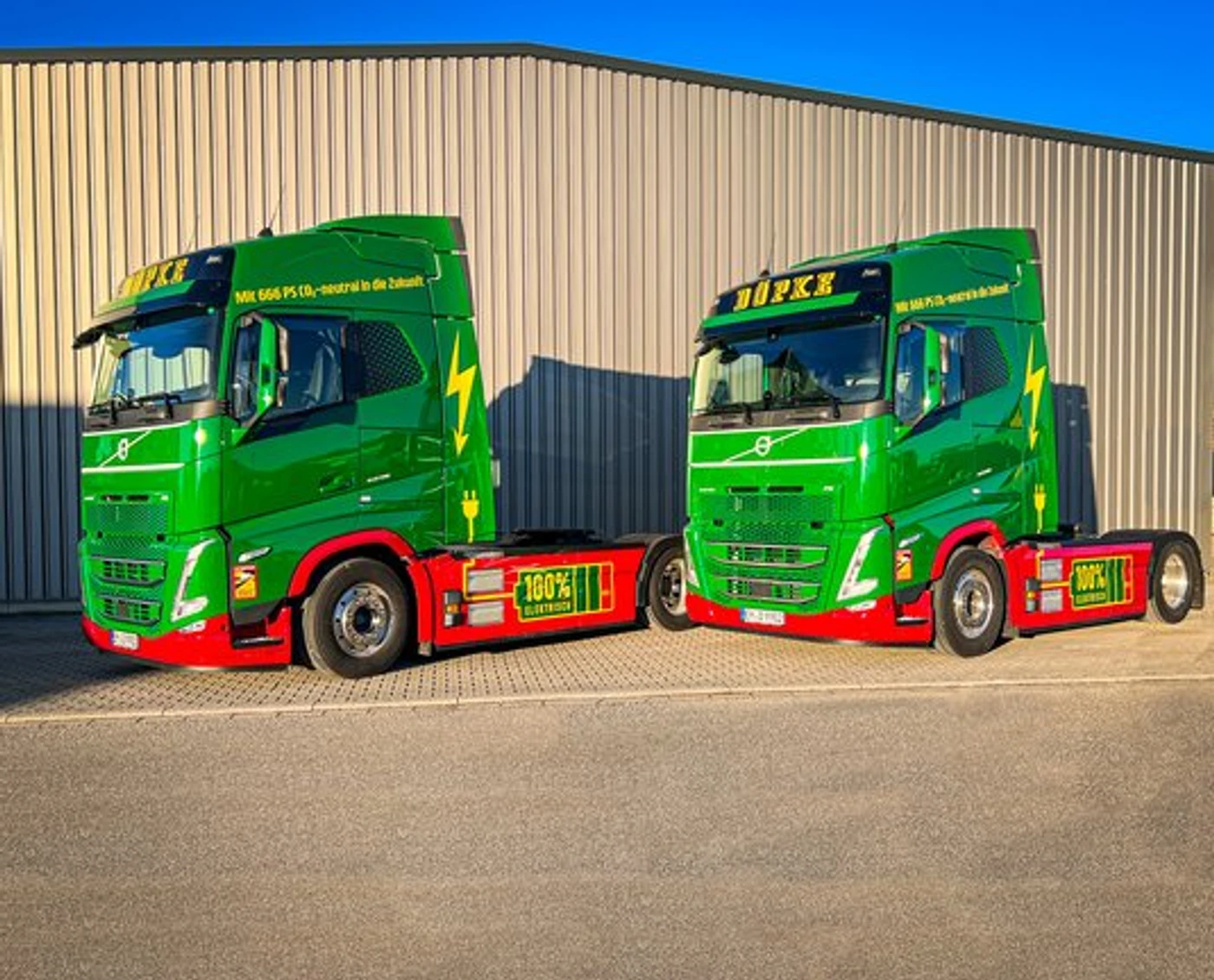 Standort von Döpke Logistik mit PV-Dachanlage und Ladeinfrastruktur für E-LKW.