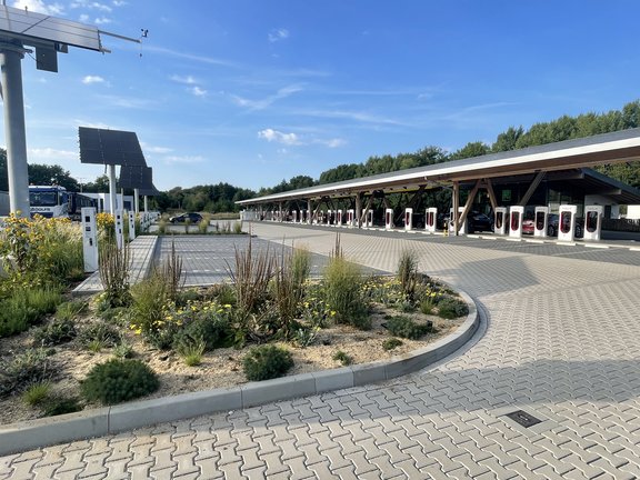 Ladepark Hilden Seed & Greet – Preisoptimierte Strombeschaffung eines Ladeparks durch aktive Steuerung des Batteriespeichers